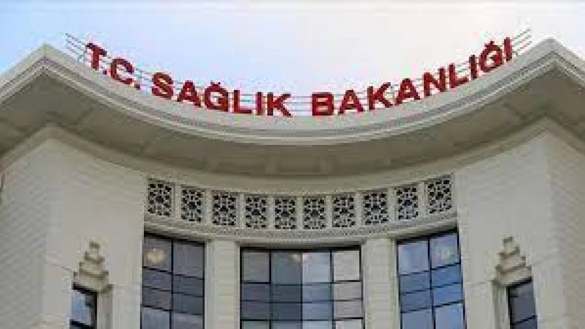 Basına yansıyan bilgilere göre AK Parti Grup Başkanı Abdullah Güler başkanlığında yapılan kanun teklifi çalışmasında sağlık çalışanlarına ilişkin önemli düzenlemeler yer alıyor. Teklife göre; 1-Üniversite hastaneleri ile araştırma hastaneleri arasında geçiş yapan sağlık…