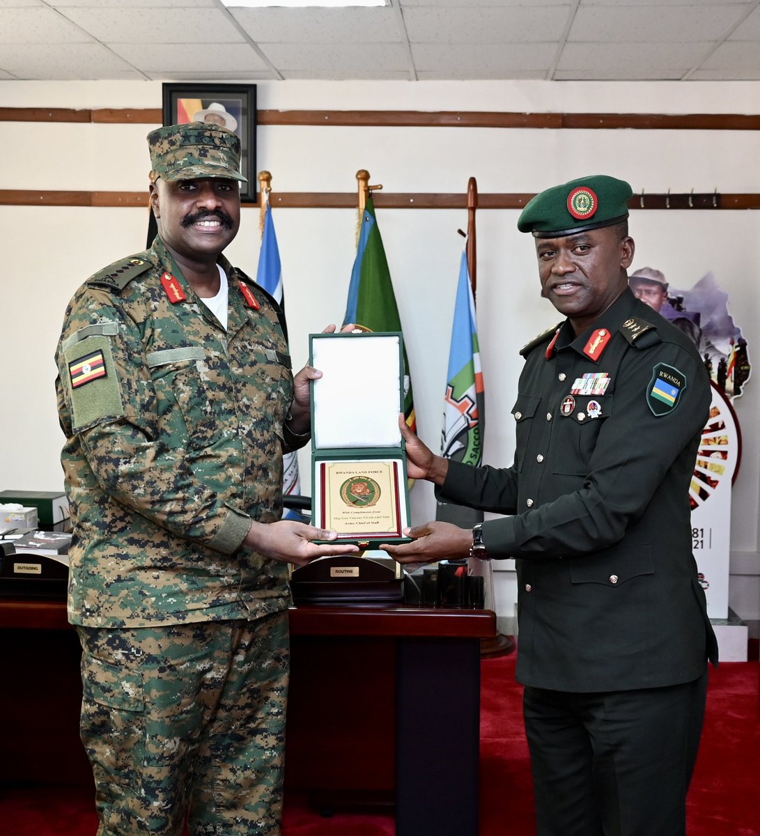 Afande CDF & SPA/SO - Gen @mkainerugaba held a meeting with a delegation from the Rwanda Defence Force (RDF) at Mbuya UPDF Barracks. Leading the RDF delegation was Major General Vincent Nyakarundi, the RDF Army Chief of Staff. The meeting focused on bilateral and regional…