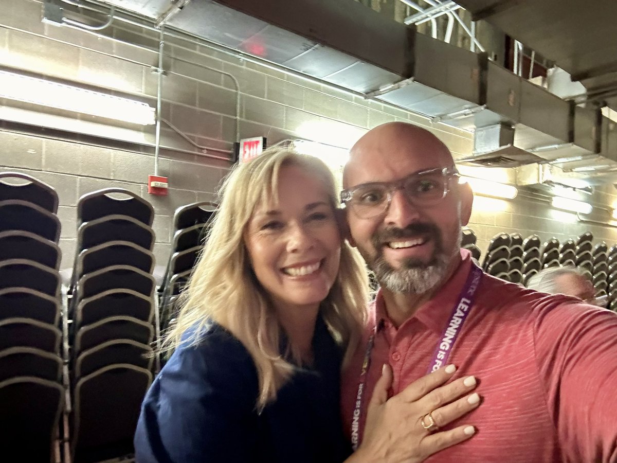 Started the morning off right with my all time fav <a href="/LeanneComedy/">Leanne Morgan</a> 
she killed 🤣 lucky to see her twice this year, <a href="/WynnLasVegas/">Wynn Las Vegas</a> in February she also brought down the house. #TXLA24