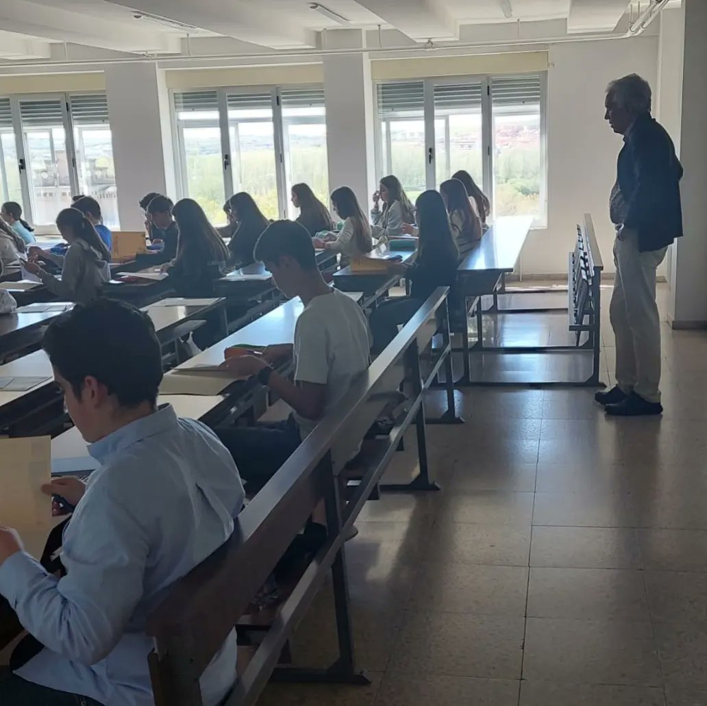 SanEstanislao's tweet photo. Alumnos de 1° y 2° ESO han participado en la XXII OLIMPIADA PROVINCIAL DE MATEMÁTICAS. Enhorabuena chicos por vuestra implicación y aceptar nuevos retos académicos.
.
#olimpiadamatematica #educaciónjesuitas #secundaria #sanestanislaodekostka #salamanca https://t.co/of50vvNz64