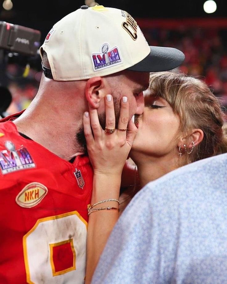 vicky⸆⸉ (@vickynonsenses) on Twitter photo 