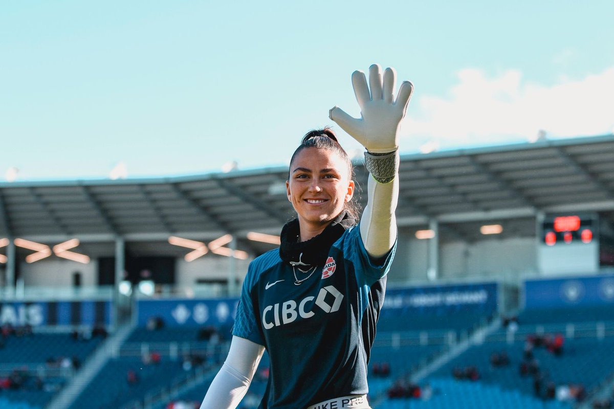 Hand up if it’s your birthday today 🙋‍♀️ Have a great one Lys! 🎊