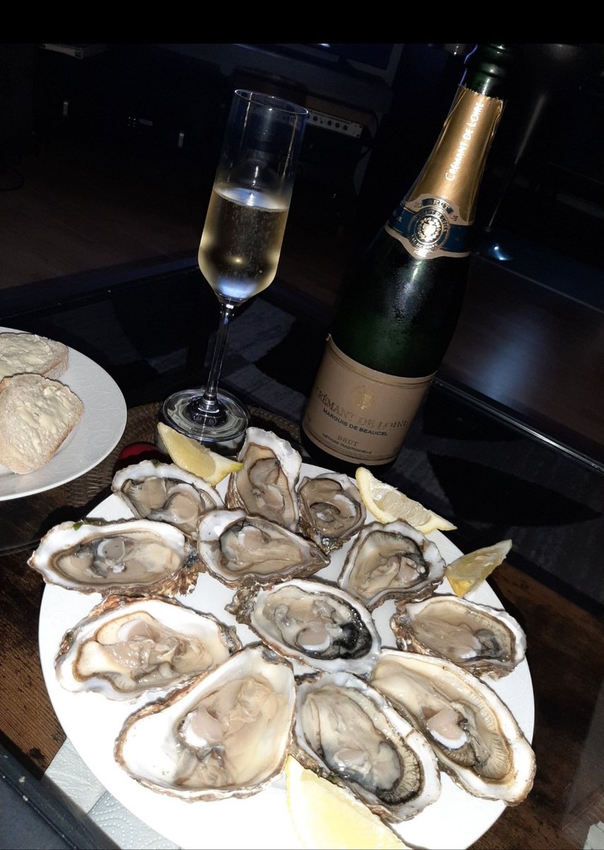 Die Urlaubskasse ist noch gut gefüllt .Wer ist in Strasbourg/Frankreich 💰💶😈

Le fonds de vacances est encore bien rempli.  Qui est à Strasbourg/France 💰💶😈