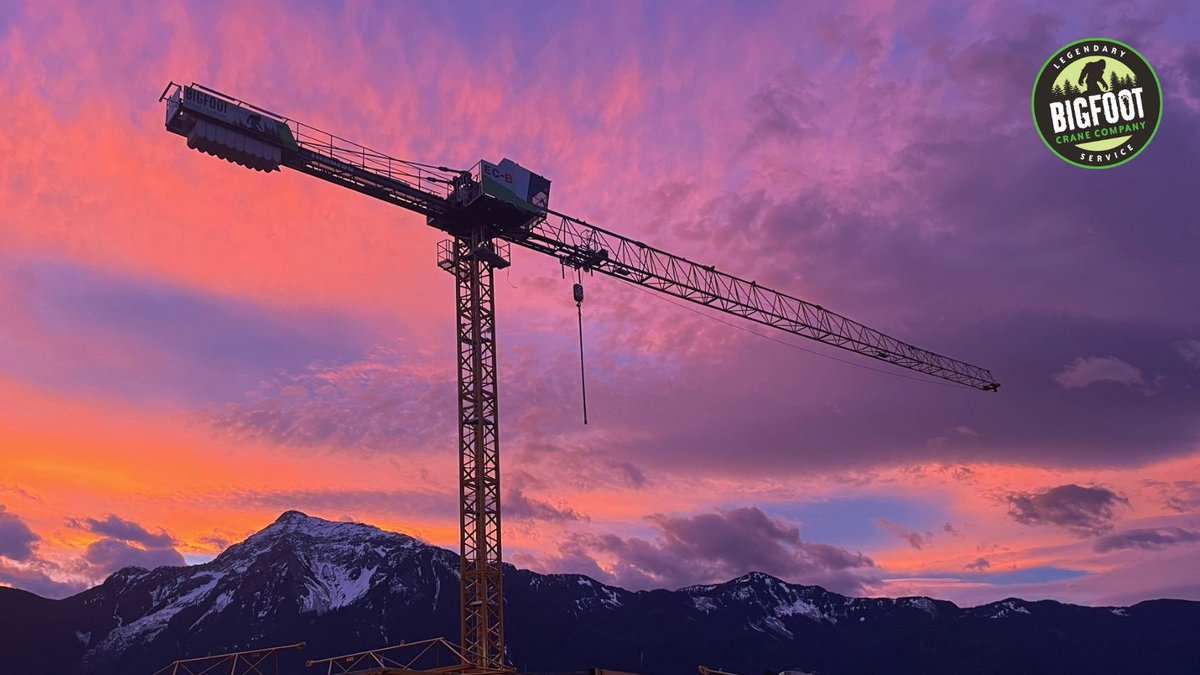 The sunrise is always a beautiful start to the day, but it's the 125 EC-B 6 that's stealing the show.

#BigfootCraneCompany #OfficeWithAView #BC #MountainViews #Sunrise