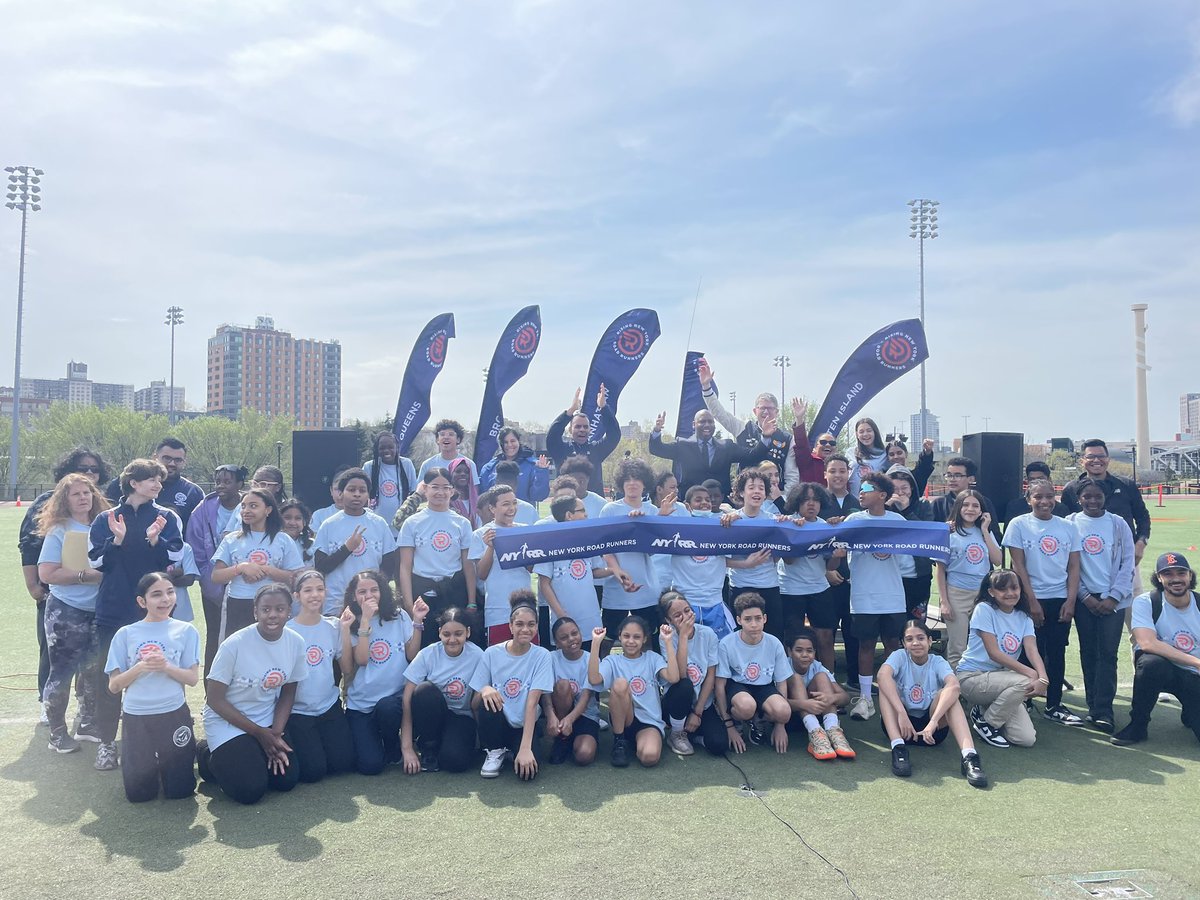 Thrilled to celebrate the expansion of our partnership with @NYRR with a 5 yr middle school running pilot in Districts 5, 9 and 23. Thank you to everyone who made this great opportunity possible!