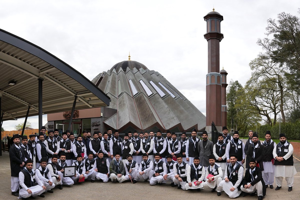 The National Leadership of Ahmadiyya Muslim Youth Association Canada at the Mubarak Mosque in Islamabad, Tilford, UK.

Pictured after an audience with Hazrat #KhalifatulMasih V (May Allah be his Helper), the Head of the Worldwide #Ahmadiyya Muslim Community, on April 14, 2024