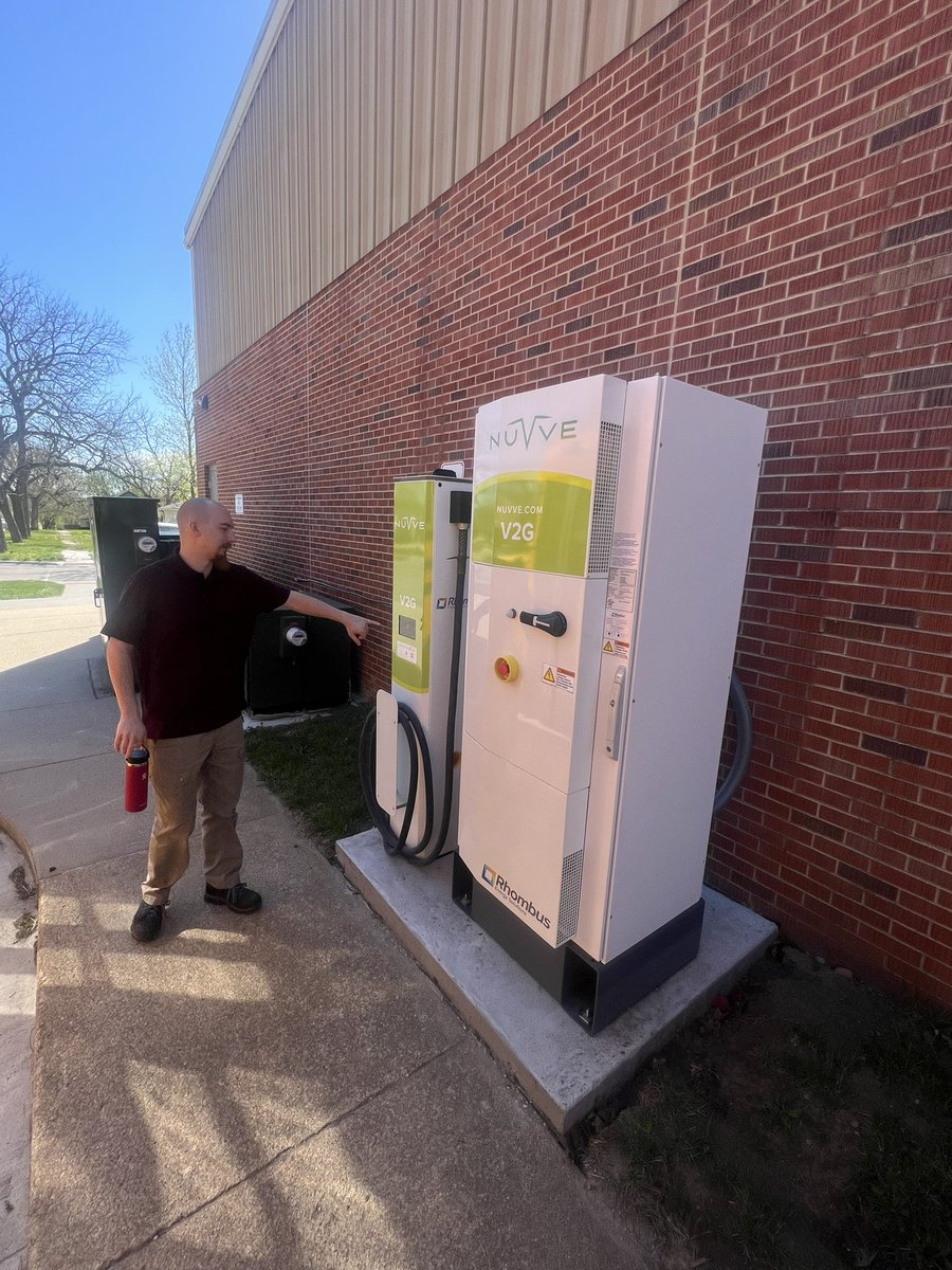 NEadvantage's tweet image. Big thanks to Tony Shepardson and Gavin Nielsen for taking the time this morning to take us on a cruise through the streets of Wymore in (electric) style. 

“I didn’t think I’d ever see an electric school bus, let alone take one on a route every day.”

#RootedNE