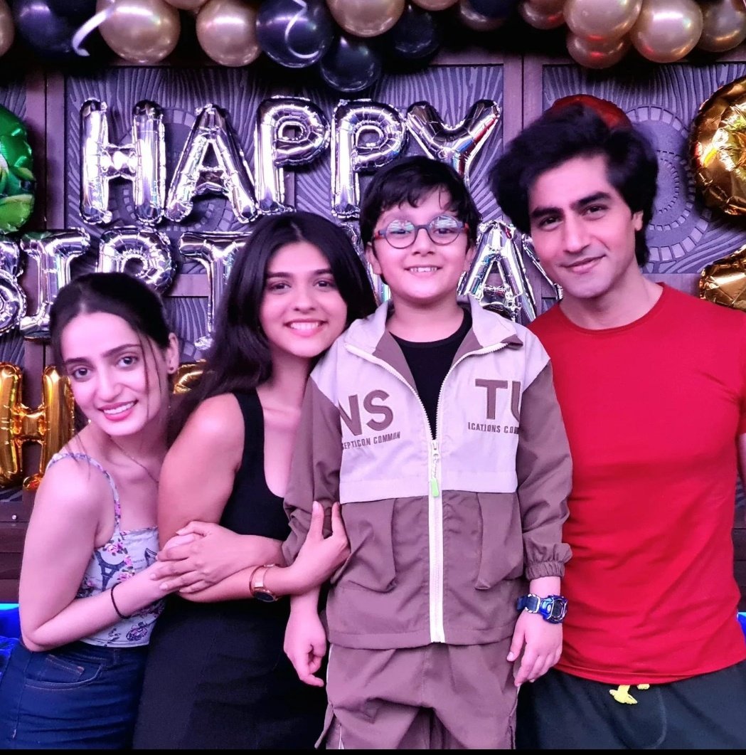 itskhuku's tweet photo. #ColourMeRed
And when the iron
Was still red
Striked the Hero
And said
Colour me Red ❤️
With a Spa'd hair
In a new style
All he could care
To silently smile
For a while
Just to spread
The words
He left unsaid !
#HarshadChopda
#HBD #ShreyanshKaurav https://t.co/ktvBcqU5B8