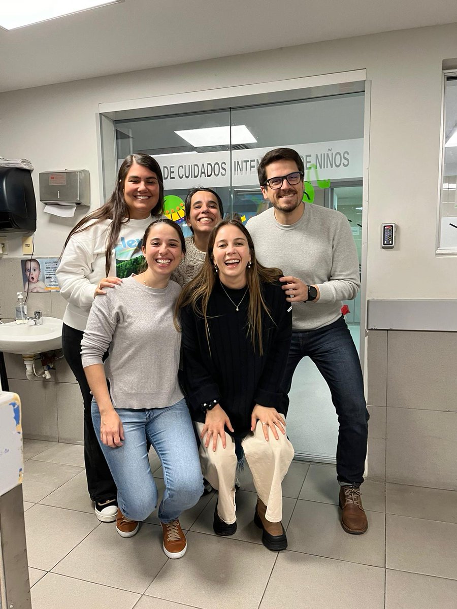 sunpi_uy's tweet photo. 🍾Felicitaciones! 

Merecida obtención de su Título en Especialistas en Cuidados Intensivos Pediátricos!! 

Luciana Taruceli
Cecilia Moreira
Lorena Camerosano
Victoria Araujo
Federico Marrero

Felicitaciones a la Cátedra UCIN @Udelaruy

#SUNPI, tu lugar, nuestra comunidad! https://t.co/e1XFQYqbj5