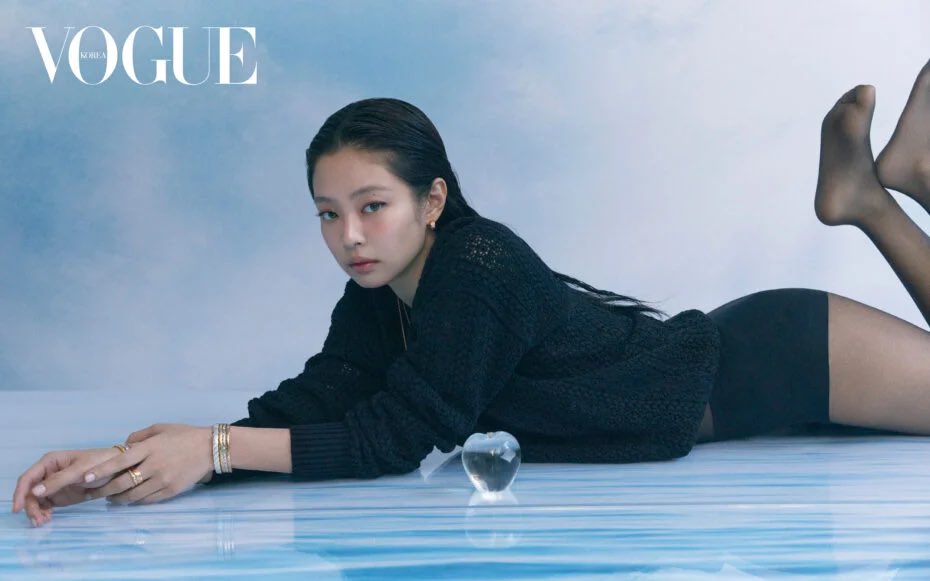 This isn't a joke, it's like Jennie is the queen of the water and tranquility kingdom ❄️