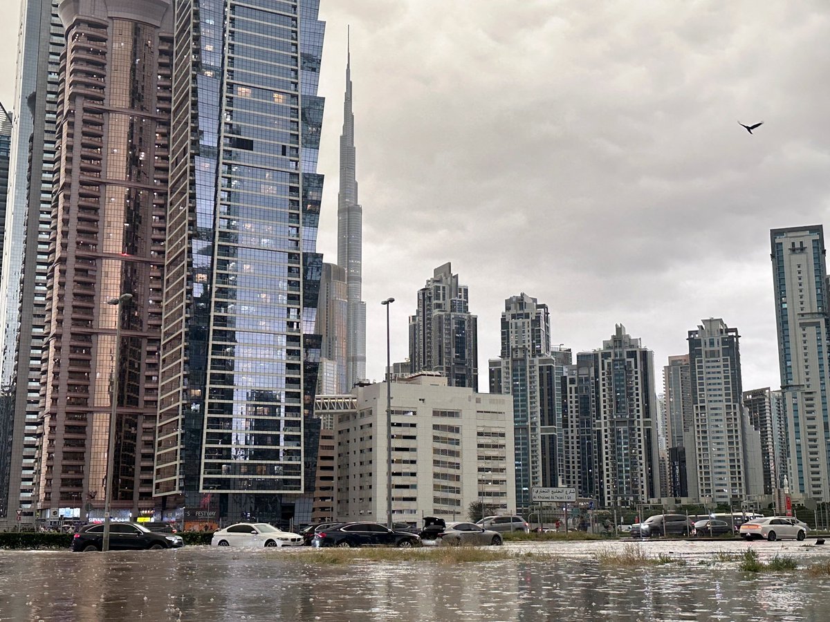 CB_3031's tweet photo. Dubai is now Gotham City...

#dubairain #DubaiFlooding https://t.co/LZyqaSc1Z7