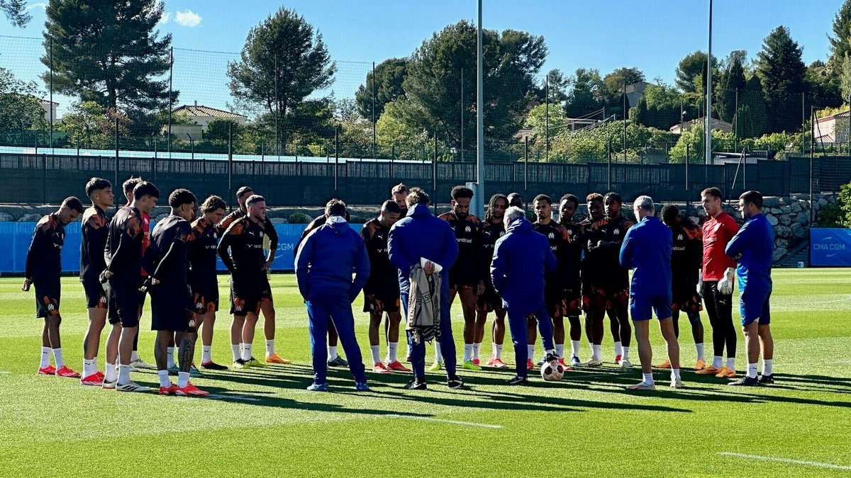 Quatorze pros à l'entraînement, Clauss et Sarr en salle avant OM-Benfica 👉 l.laprovence.com/axuD #OM #TeamOM #OMSLB