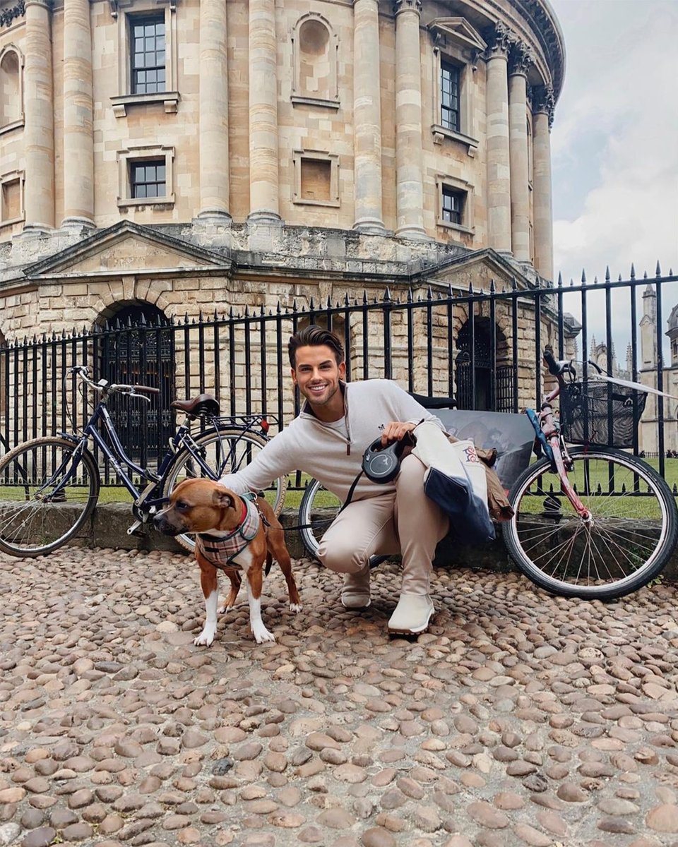 City breaks with furry friends and our half zip knit - we can’t think of a better combo… 📸 @samuelbromich >ow.ly/WkLG50RikGM