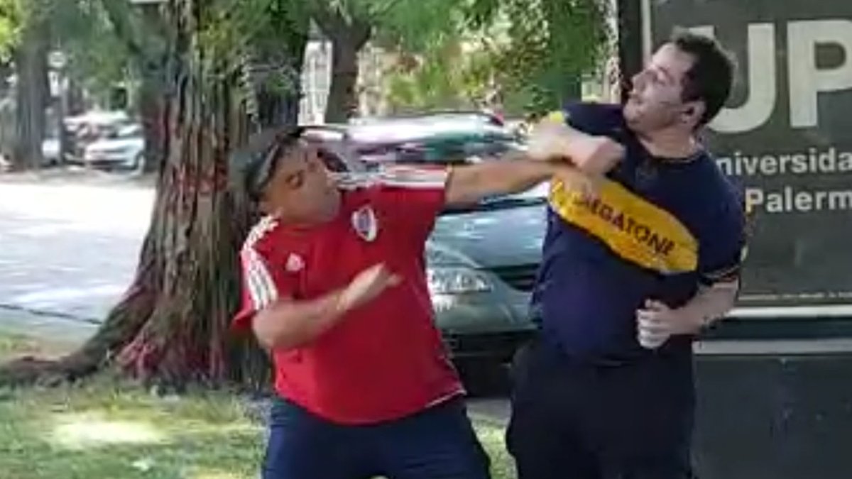 Yo con cualquier gallina que me cruce en estos días