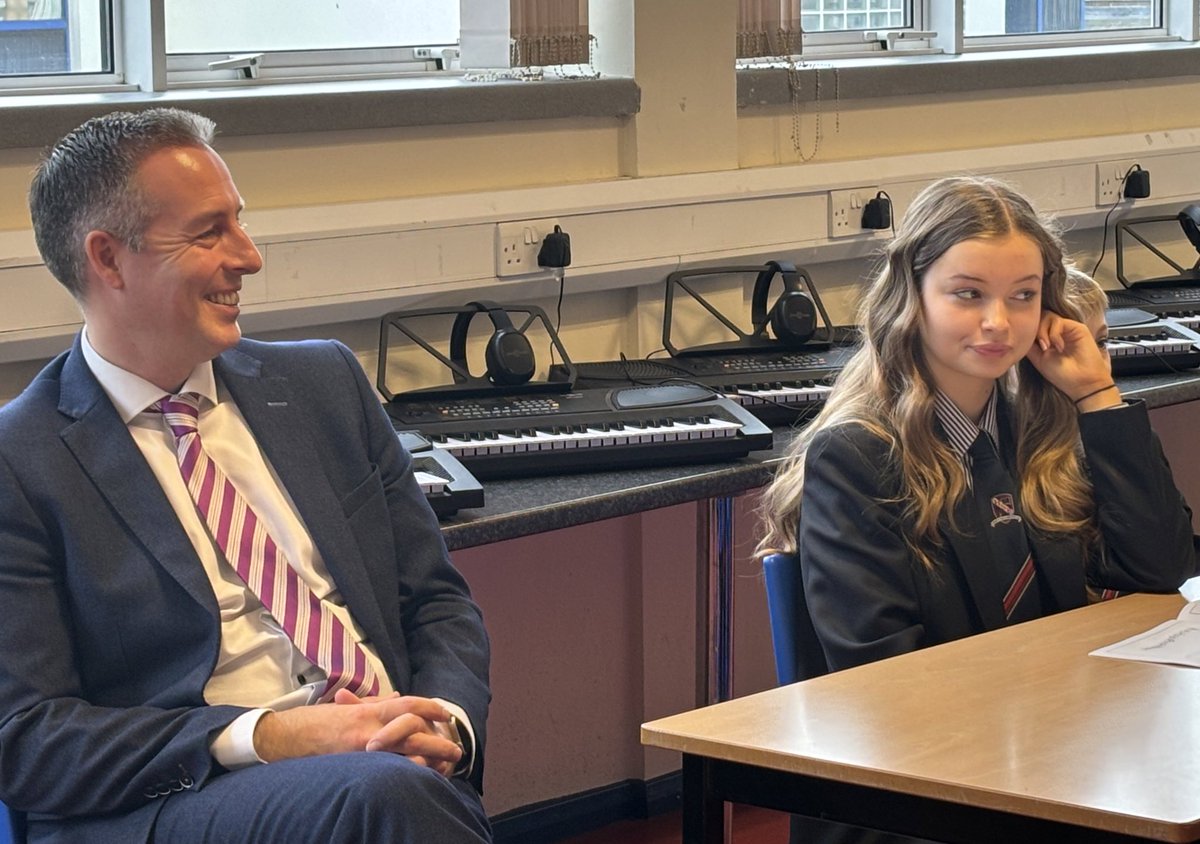 At the start of a busy day of engagements, Education Minister @paulgivan visited @HSBallynahinch to meet Principal Paul Marks, BoG reps and political representatives. The Minister met teachers and pupils in their classes and discussed issues including accommodation and