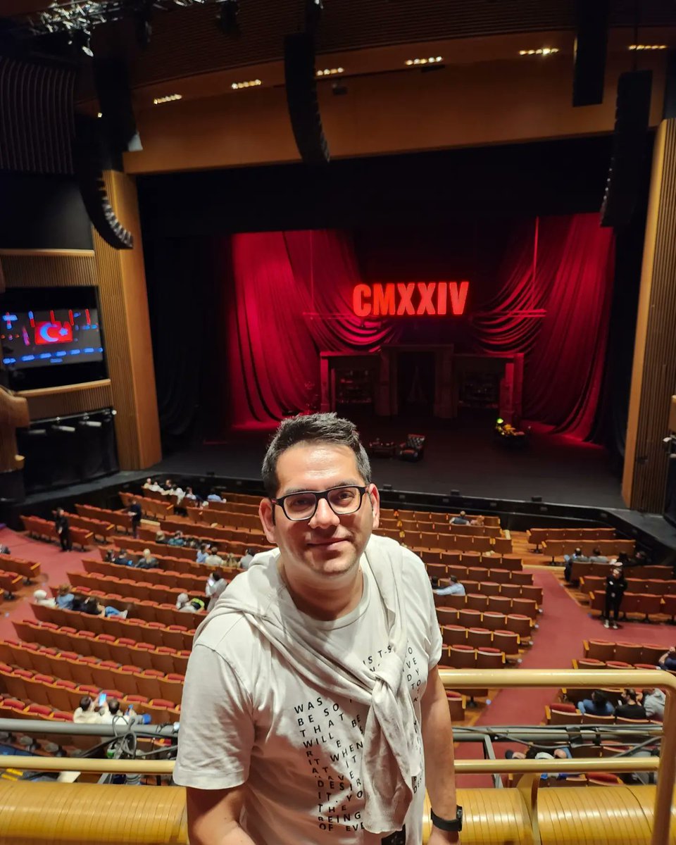 secmegezgin's tweet image. Cem Yılmaz'ın yeni gösterisi CMXXIV her zamanki olduğu gibi yine harikaydı 😍

#cemyılmaz #cmylmz #cmxxıv #seçmegezgin #standup #standupcomedy