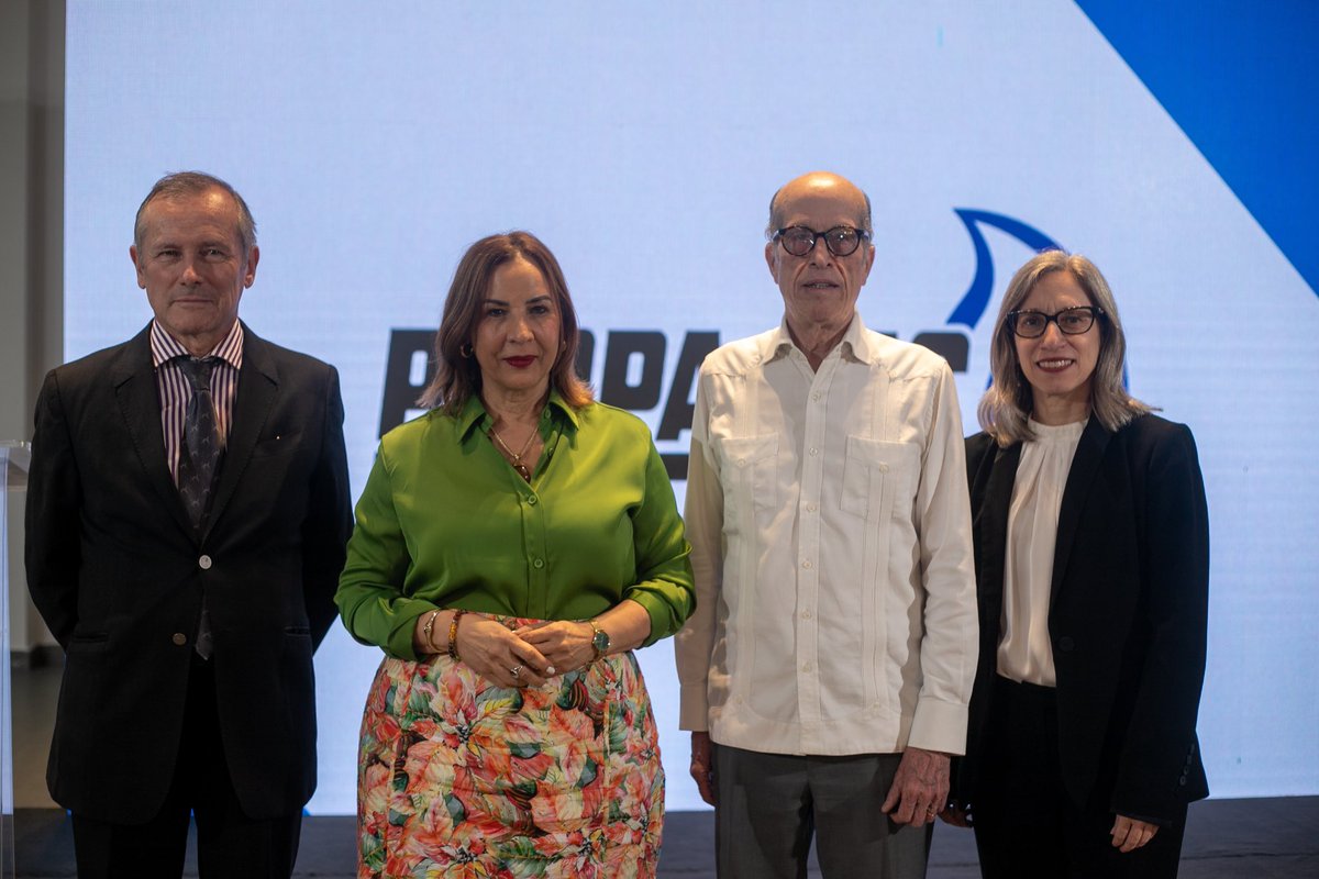 CambioClimaRD's tweet photo. En el acto de inauguración de la XII Feria Semana de la Geografía 2024, el Vicepresidente Ejecutivo de este CNCCMDL @Max_Puig , tuvo a cargo la conferencia “Cambio Climático: El gran desafío del tiempo presente”. https://t.co/329OI7xYWV