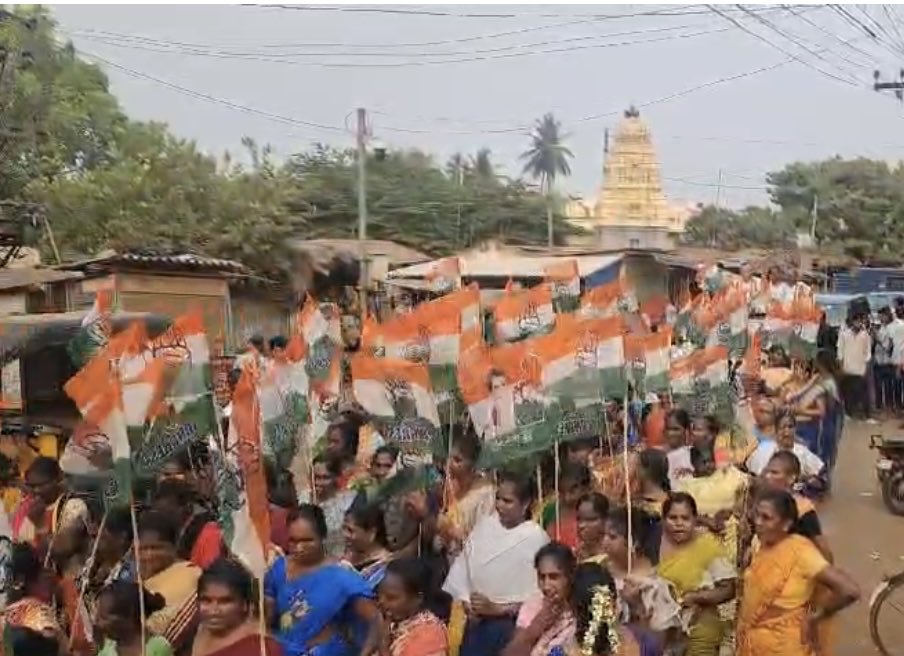 A political rally at Gollaprolu, the largest panchayat in the Pithapuram assembly segment, followed by a press meet at the MLA candidate Madepally Chittibabu’s home! ⁦@INC_Andhra⁩ ⁦@realyssharmila⁩ ⁦@manickamtagore⁩ @kharge