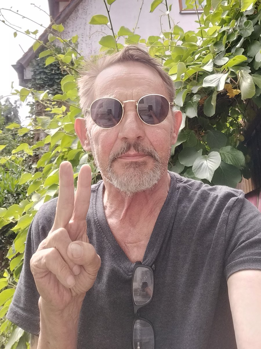 StrobelErich's tweet photo. Die Dimension einer #Immunsuppression ist nicht nur für Laien unvorstellbar.🙄 Aber es gäbe andere Möglichkeiten darauf zu reagieren als nur über #Stigmatisierung und pure #Panik.🥹 Das Gefühl der Bedrohung liegt nahe, ist jedoch umgekehrt. Der Andere ist die Gefahr für DICH.🧐🖐️ https://t.co/kCTXsAqXk3