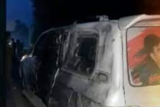 باجوڑ: پیپلز پارٹی کے رہنما اخونزادہ چٹان کی گاڑی پر بم حملہ neonews.pk/17-Apr-2024/15…