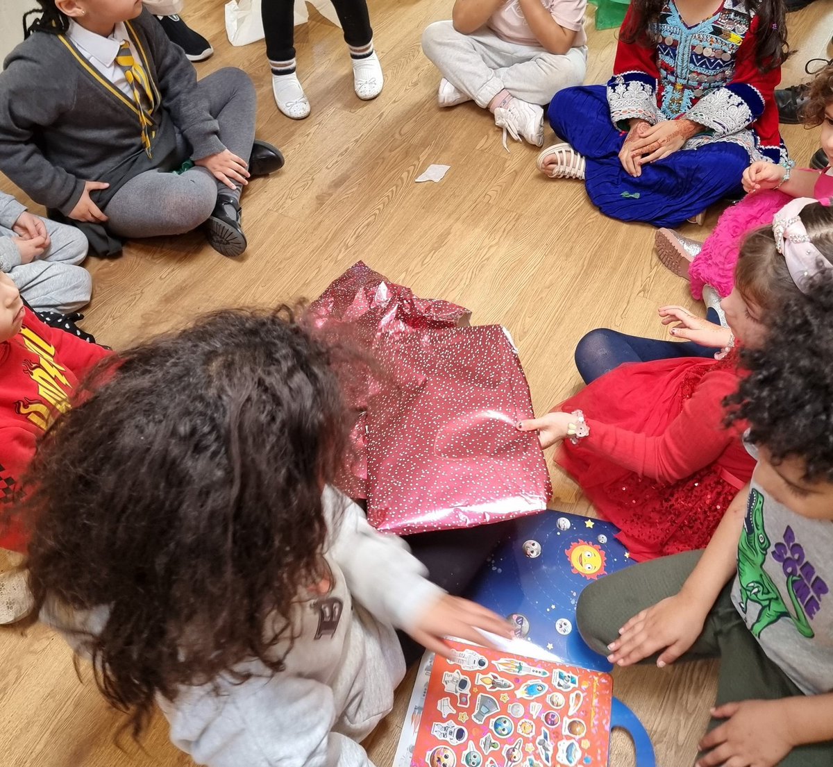 We had a wonderful time at our Eid Celebration this week with a total of 85 attendees. Thank you to everyone who brought food, the ukulele band and to Sheila and Nicky for organising the children’s treasure hunt and pass-the-parcel. Eid Mubarak! #eidmubarak #refugeeswelcome