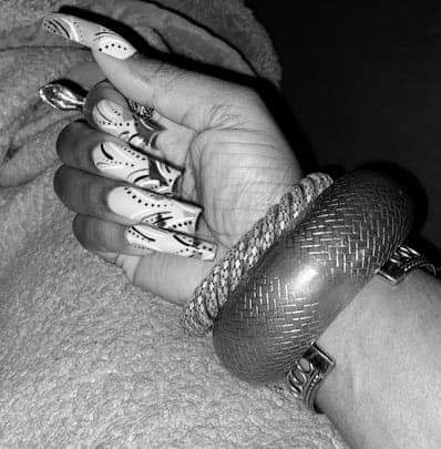 HendrixMonae's tweet photo. My 90s press ons are undefeated! #monaenails #pressons #nails @_Monaenails https://t.co/M0yPypXMq8