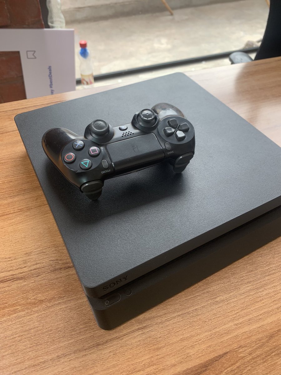 PlayStation 4 slim 1controller and fifia23 disk K380,000
