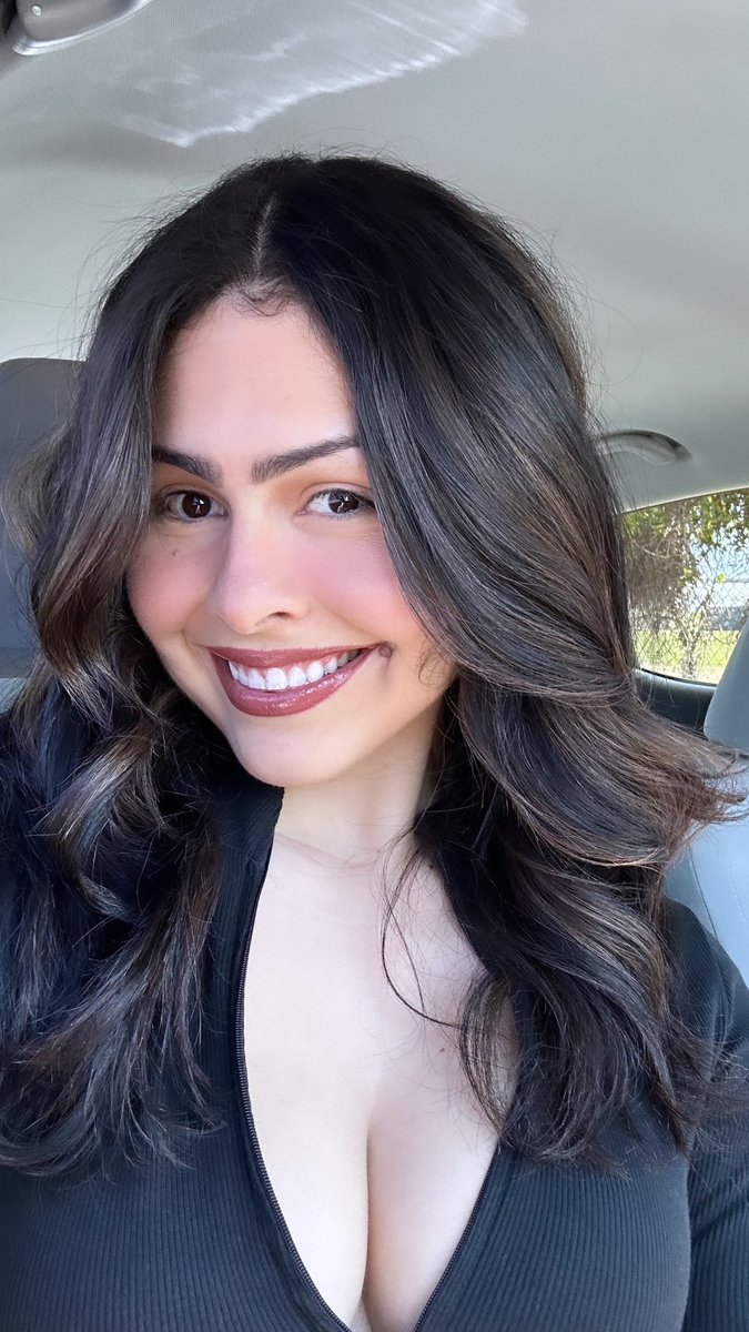 _yoarianna's tweet photo. New hair, who dis?🤪 https://t.co/gErIRiFwTY