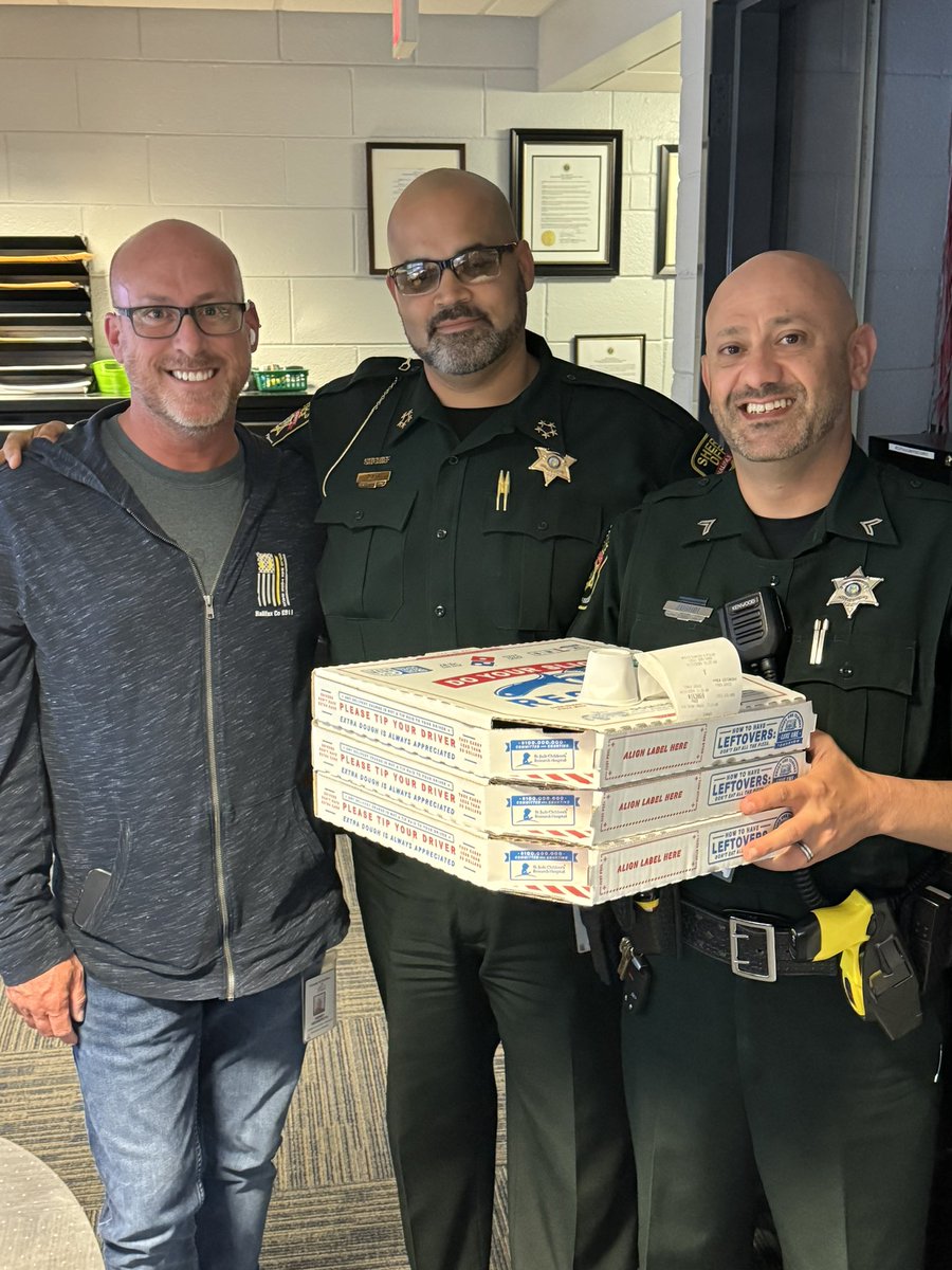 Thank you Sheriff Davis and Halifax County Sheriffs Office for the pizza! #nationalpublicsafetytelecommunicatorsweek #911dispatchers #thingoldline #thankyou