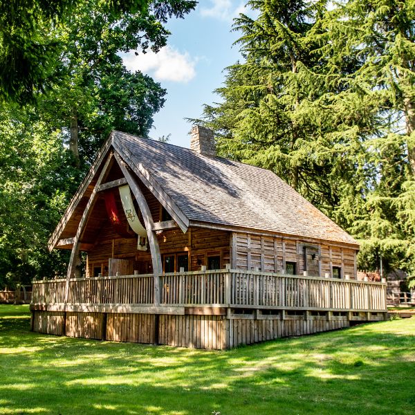 Enjoy a peaceful woodland getaway at Knight’s Village! 🤩 Exciting News!! Our Medieval Glamping returns on the 24th May! 🎪 🎟️ warwick-castle.com/short-breaks/a…