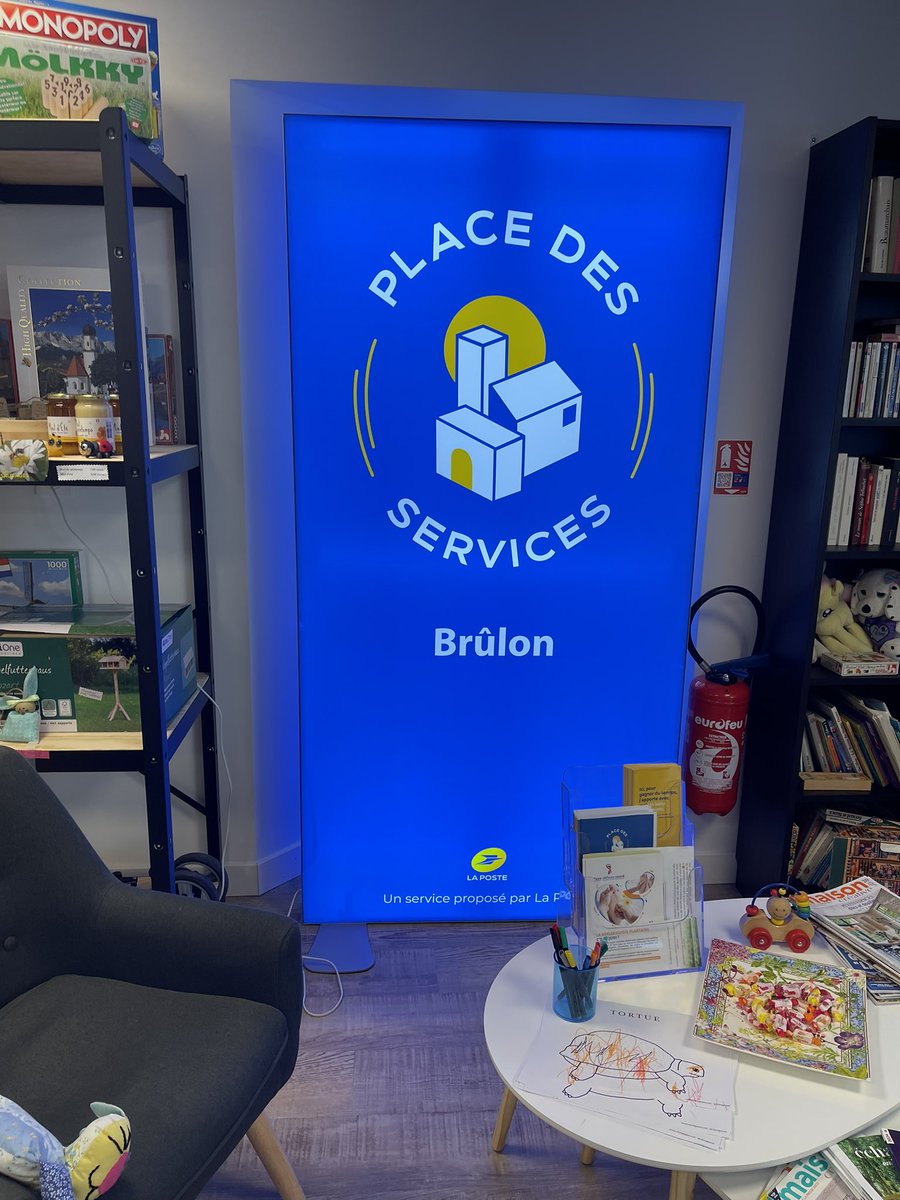 StTRAVERT's tweet photo. A #Brûlon dans la #Sarthe pour visiter un tiers-Lieux pas comme les autres #PlaceDesServices qui accueille @GroupeLaPoste des ateliers ludiques, un point informatique et de petite réparation électrique et des animations qui créent du lien et de la créativité pour les hbts #ONPP https://t.co/8JPIVGvo7J