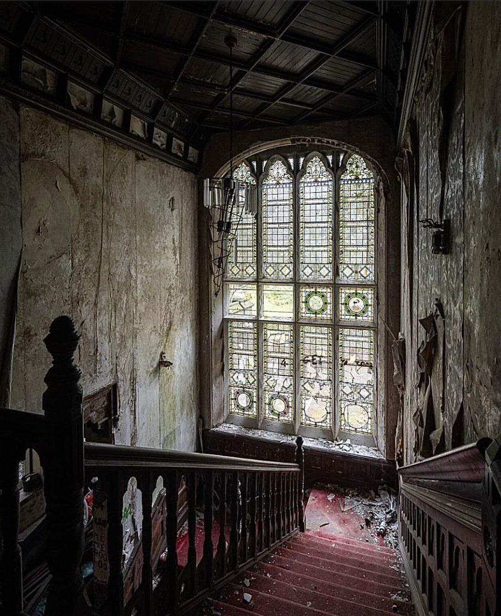 Inside an abandoned castle, location undisclosed. © Sparkles