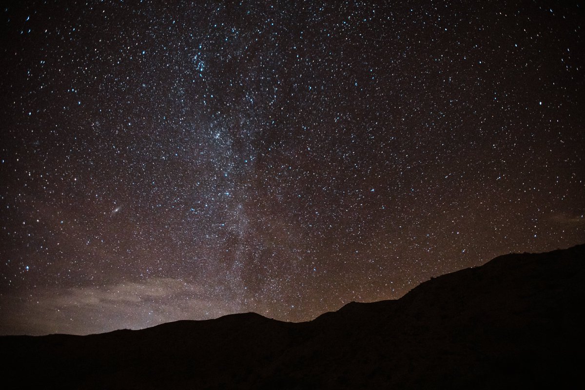 A new Land Trust Alliance article describes how MDLT and our Women In Science Discovering Our Mojave (WISDOM) interns are documenting dark sky data to help preserve the desert’s dazzling night skies. Read more at landtrustalliance.org/resources/lear… Photo by West Cliff Creative