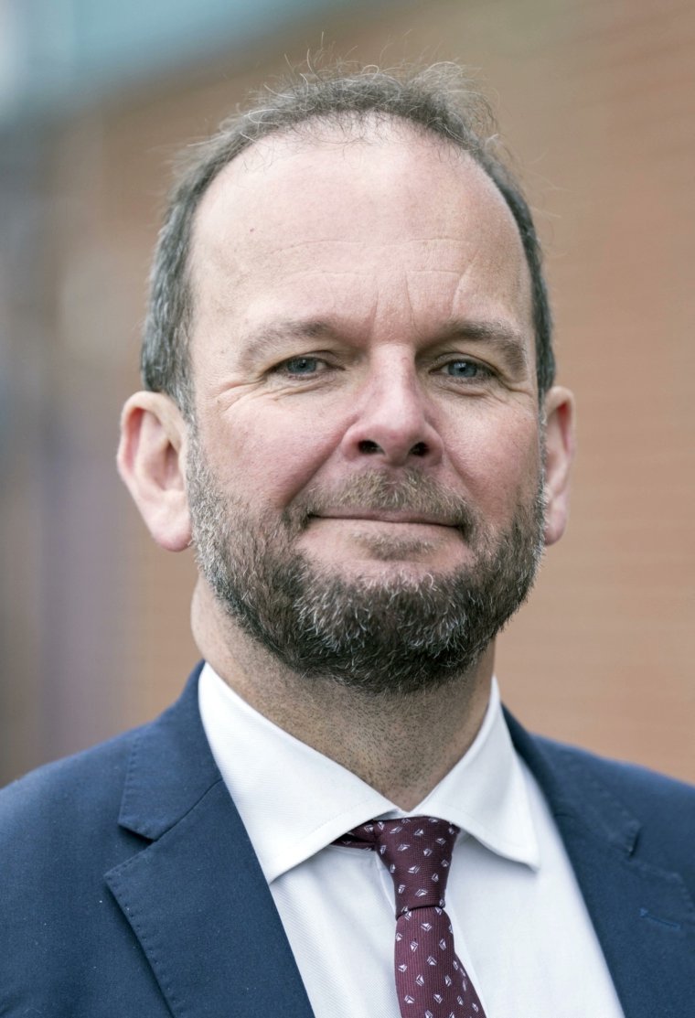 Today #Bury North MP James Daly (@JamesDalyMP) ... a LAWYER by trade ... voted against the UK government needing to adhere to international and key domestic laws when sending vulnerable people to #Rwanda. He also voted against the govt being held to account by the courts!!!😠😠😠