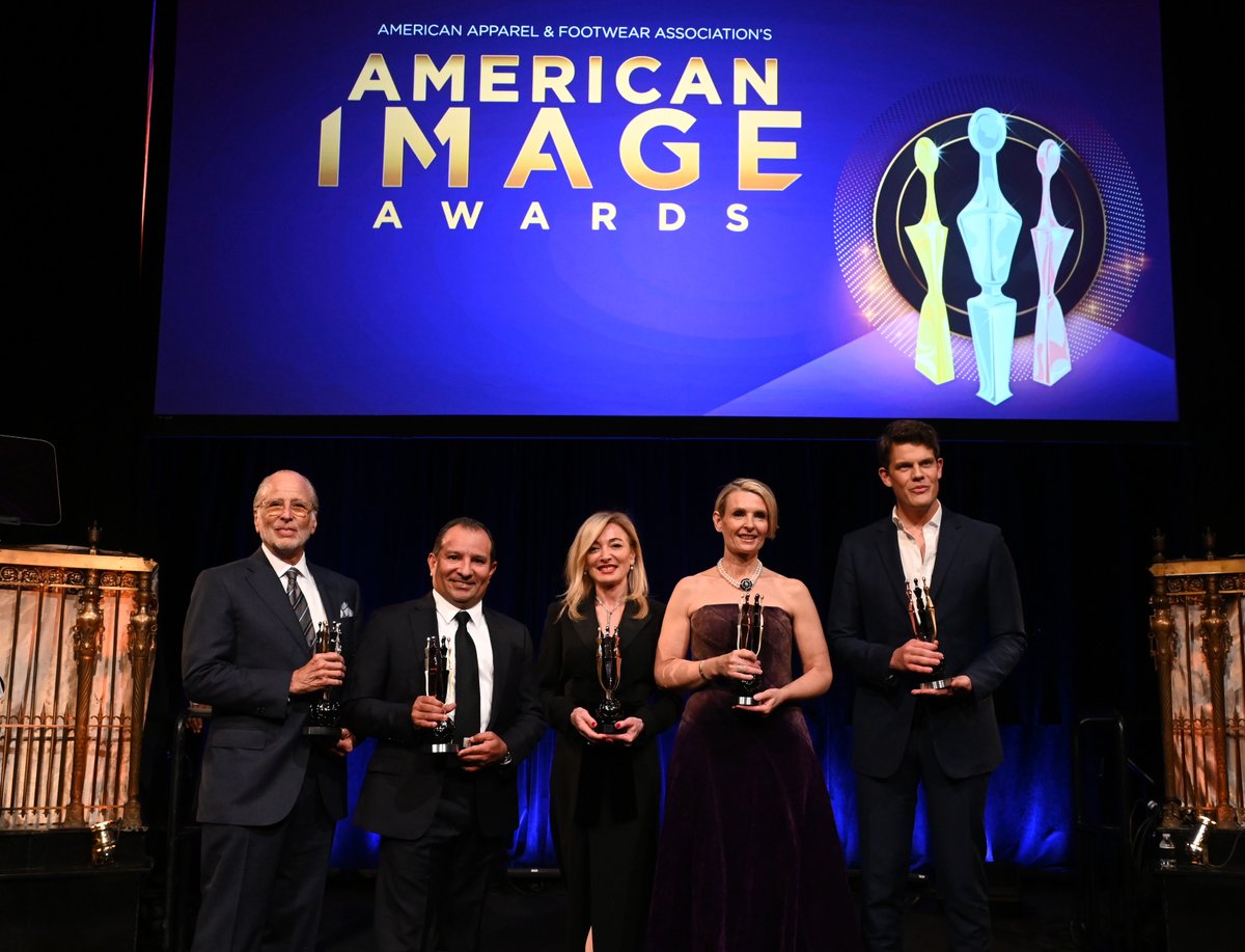 Yesterday, the 2024 @apparelfootwear American Image Awards ceremony took place in Manhattan as fashion executives, designers, and various luminaries gathered to celebrate the evening's honorees. cfda.com/news/celebrati…