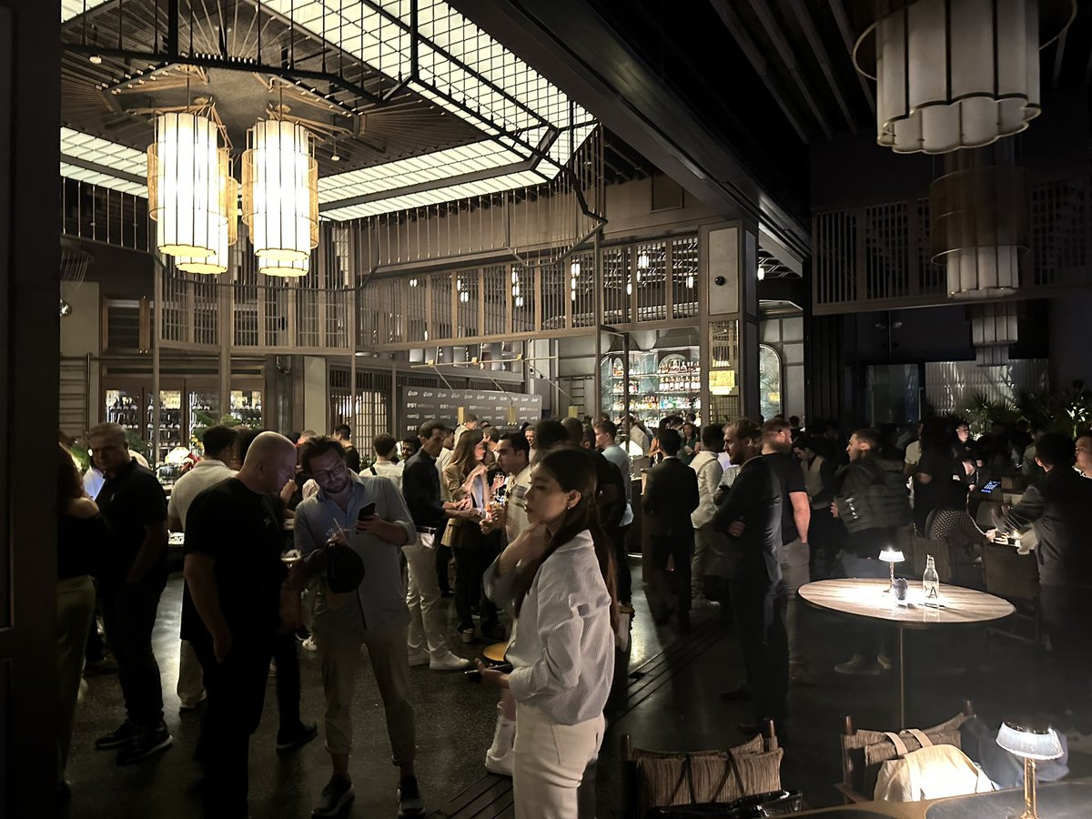 djqianfusion's tweet photo. Arrived in Dubai.
First stop：Mott32 Organised by Bybit https://t.co/Uu4J5EgwWh