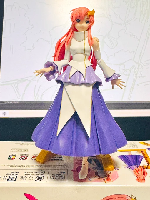 フィギュアライズのラクスめっちゃよくできてるお顔がよすぎる素組みでこれはマジですごい、、、ただ謎の専用スタンドはゴミ、見た目もゴミなら保持力もゴミあとレビューにもあるけどロングスカート状態にするとき腰パーツとの接続がしにくいくらいか 