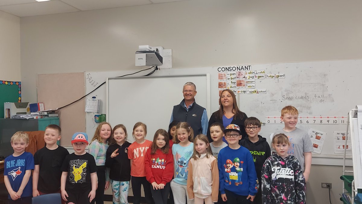 Very happy to have Mr. King and Ms. Battock here @HolyCrossElem today to present a check on behalf of @Trades_NL to Ms. Cole and her grade 1/2 class in support of her outdoor garden. We always enjoy working with great organizations to improve education. Thank you!