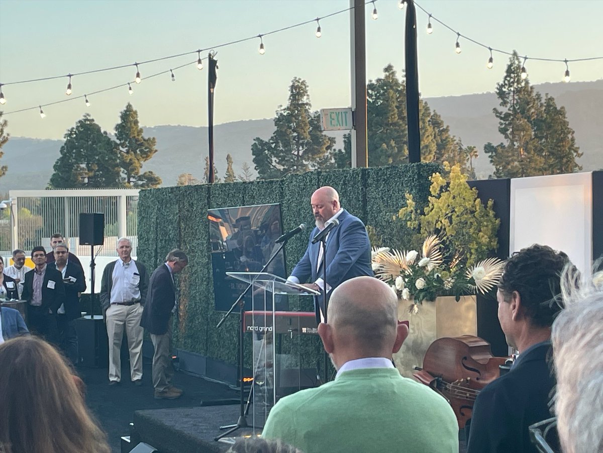 Happy 90th birthday, Dr. Thomas Fogarty! The Fogarty family recently came together to celebrate Dr. Fogarty's remarkable legacy. Boomerang Medical is grateful for Dr. Fogarty's guidance and inspiration, and we are honored to be a part of <a href="/FogartyInnov/">Fogarty Innovation</a> as a Company-in-Residence.