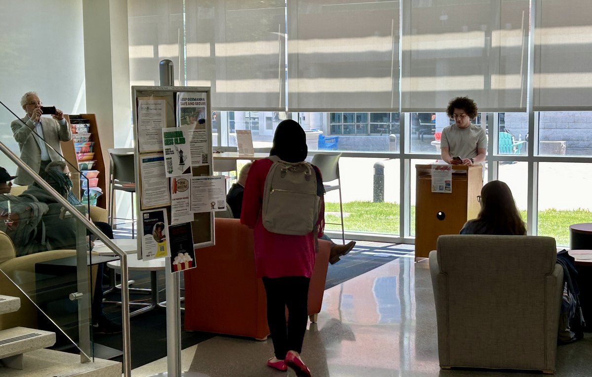 germannalibrary's tweet photo. Thanks to the students and faculty who attended the GCC Roar Day of Poetry event yesterday at the Fredericksburg campus library! It was great that so many students wanted to share their poems! #germannalibraries https://t.co/AwsEIfUx6k
