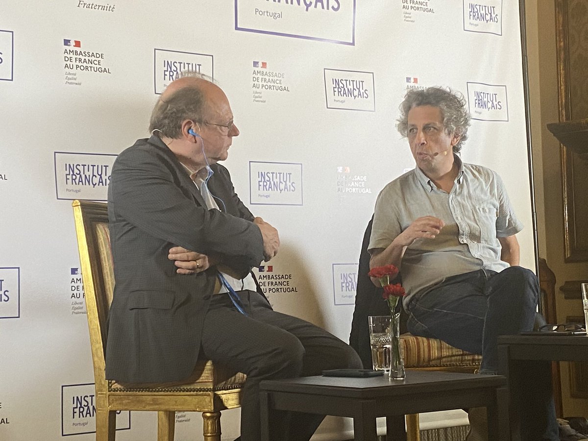 Pour conclure une riche journée de débats à l’ambassade de France au Portugal, Patrick Boucheron et Luís Trindade dialoguent autour d’une histoire globale de la révolution des œillets.