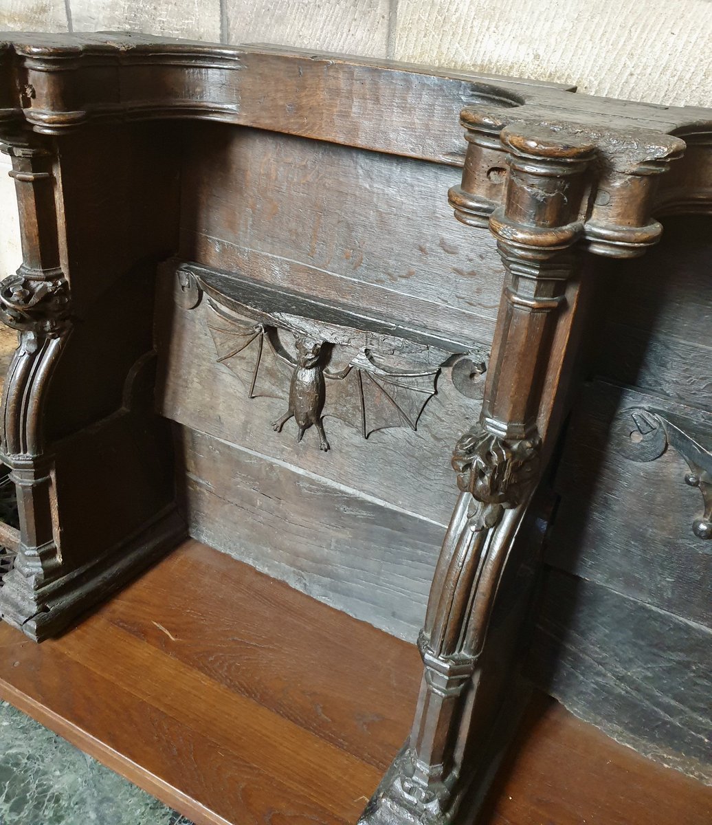 Nice wee image of a bat on a misericord on the 15th century choir stalls at Dunblane Cathedral #Scotland #BatAppreciationDay 🦇🏴󠁧󠁢󠁳󠁣󠁴󠁿