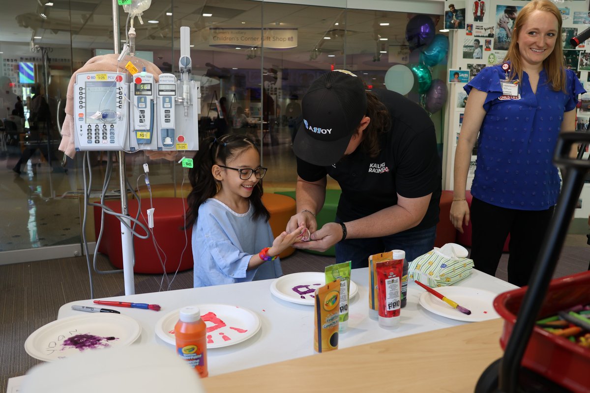 There was no shortage of smiles as the Josh Williams Hospital Tour made its return to @childrens in Dallas for the first time in 2024. 😁🖐️