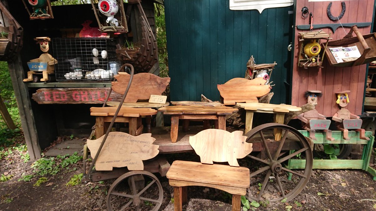 A quirky honesty shed on #RouteZero today. You can buy an interesting range of hand made items here.
#walking #crafting #woodwork