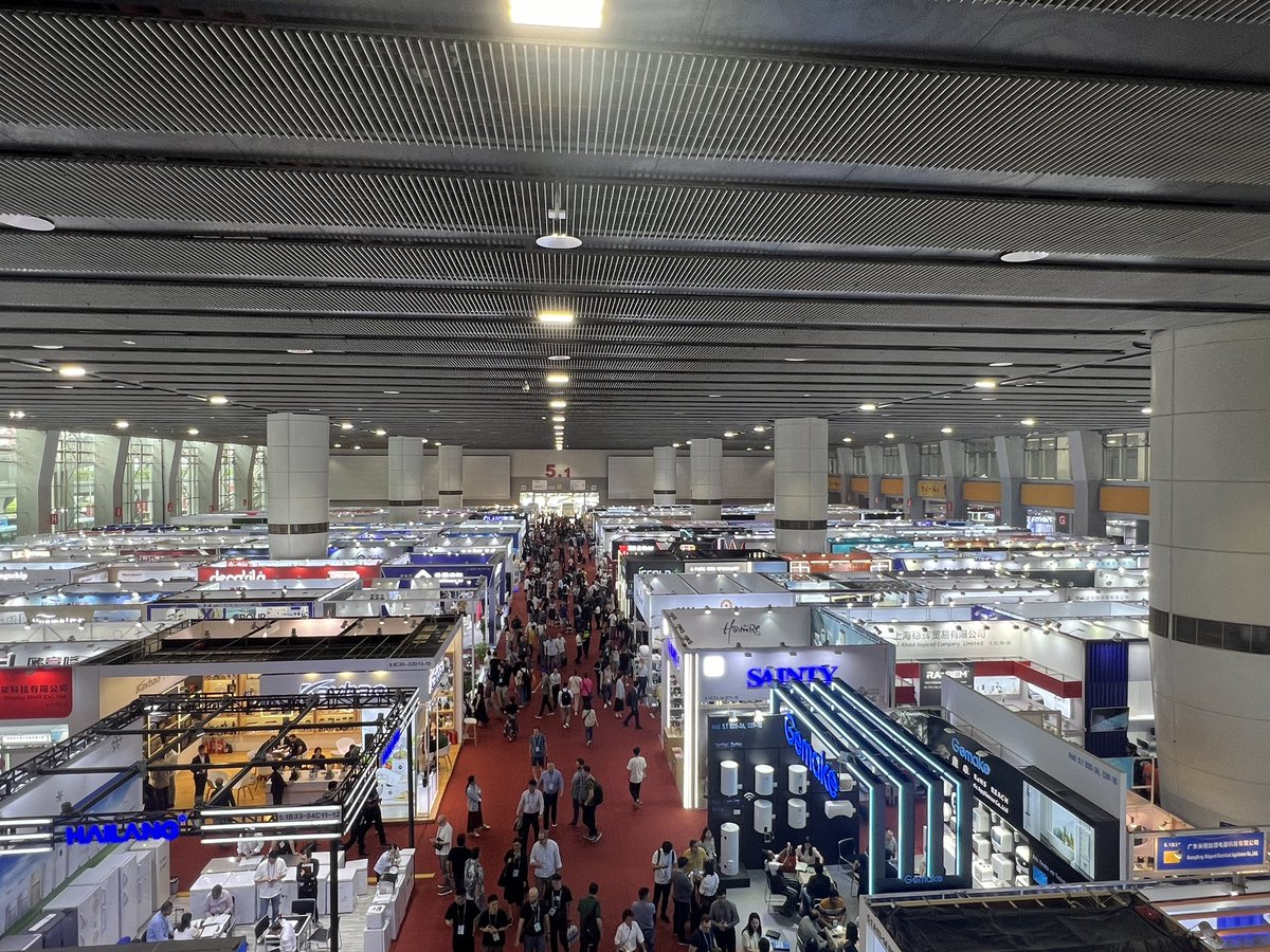 hicosolution's tweet photo. 🌟 Deuxième journée au Canton Fair avec HICO Solutions ! 🌟

Aujourd'hui, nous avons entamé des discussions prometteuses avec des entreprises du secteur des machines agricoles dans le but de renforcer notre réseau de partenaires et de mieux répondre à vos besoins.

#CantonFair https://t.co/4bWtNg7owy