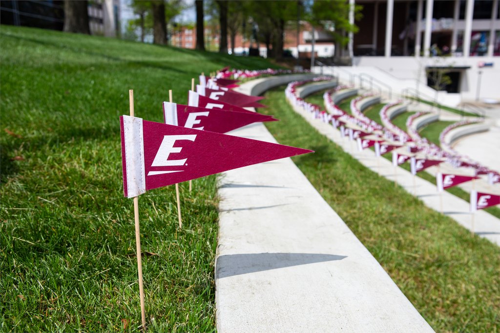Happy Giving Day ‘24, Colonels! We swung by the command center to cheer on the @EKUalums team. Have you contributed to our goal of 2,324 donors yet today? #GiveBigE and help us transform lives at #EKU. go.eku.edu/givingday 🫴💸