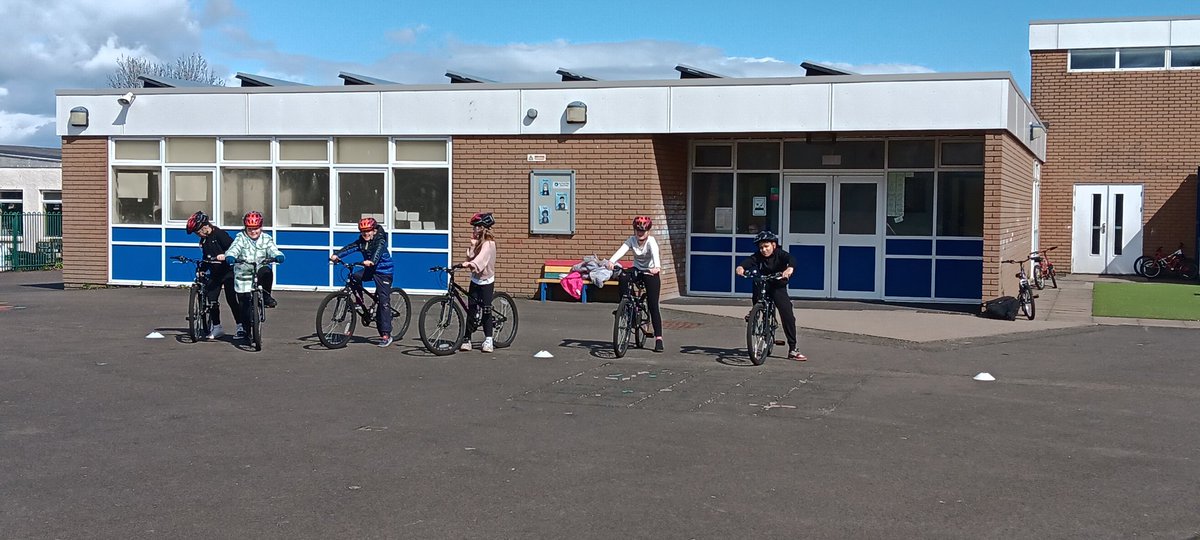 Start of Bikeability Level 1 with P5a today. Amazing determination and brilliant focus. Ask them about it. @P5atCanalView @BikeabilityUK @CyclingScotland #SkillsForLife #Bikeability #OnlyAtCanalView