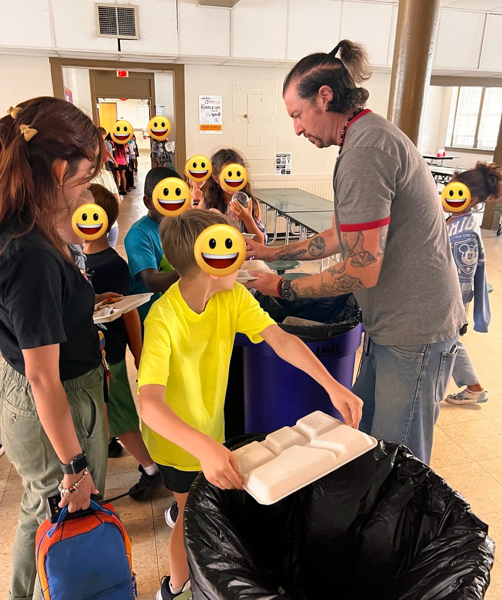 paola_weimann's tweet photo. The entire @gregory_elem is on board to reduce waste in the cafeteria! With the dedication of our amazing custodians, teachers and TAs, we're making big strides towards a greener, more sustainable future ♻️🌎💪🏽. @ParticipateLrng  #UnitingOurWorld #ReduceWaste #GreenSchool https://t.co/GZ6mUHjwVs