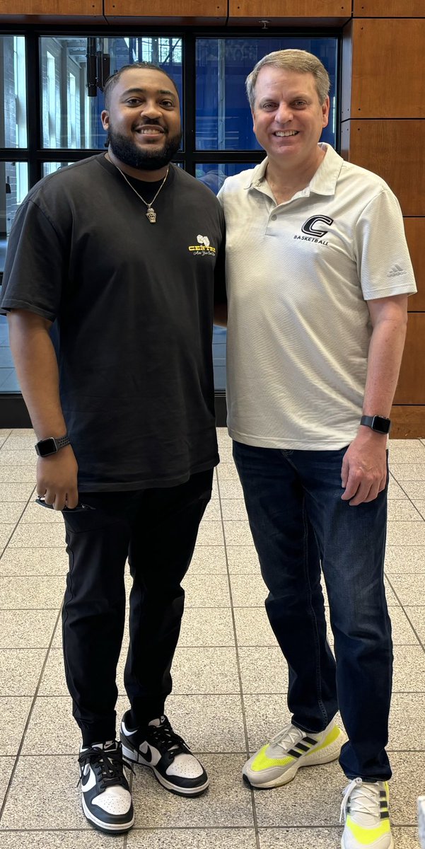 Great catching up with Will Britt… he was on our ⁦<a href="/Centre_Bball/">Centre College Basketball</a>⁩ 2020 Championship team.  ⁦<a href="/__willyb/">William Britt</a>⁩ is speaking to our Centre students tonight. Will is crushing it in life… he’s a Team Analyst for America’s Team. The 5-time World Champion  ⁦<a href="/dallascowboys/">Dallas Cowboys</a>⁩