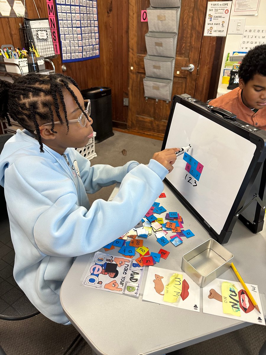 Exploring literacy through hands-on fun! 📚✨ Our students are fully engaged in building words using three different sets of materials: printed letter squares, magnetic letters, and letter bricks. This interactive activity sparks creativity and strengthens spelling skills.